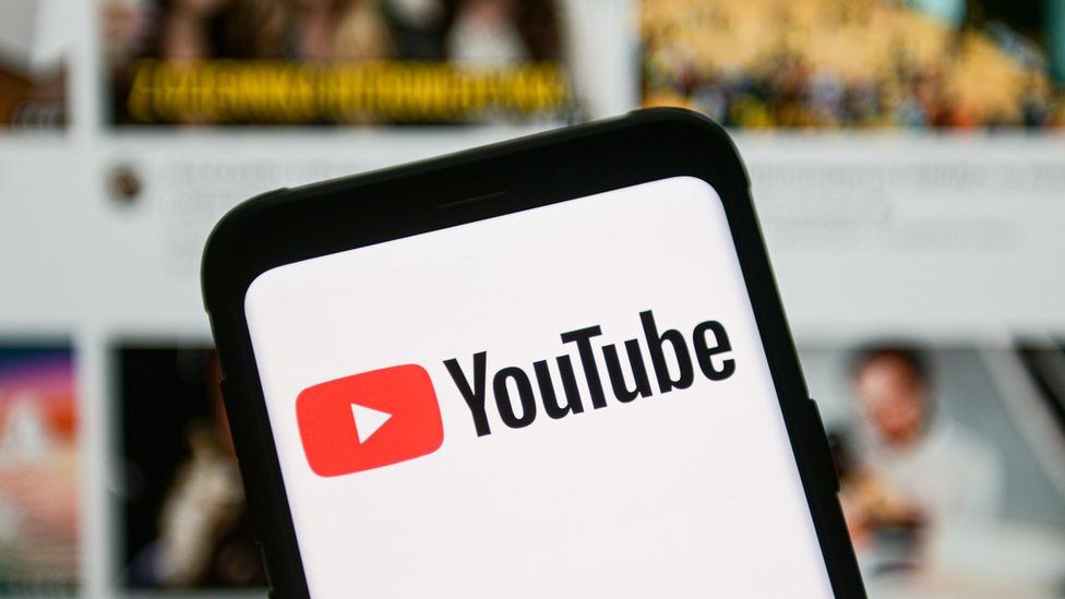 Видеохостинг YouTube могут заблокировать в России с 18 марта 
