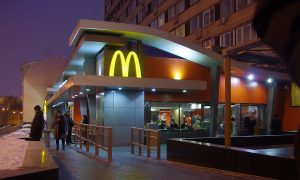«Макдоналдс – это не про еду»: почему мы не смогли «импортозаместить» известную сеть