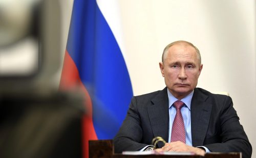 Дорогое топливо: Путин поручил перевести расчеты за газ в рубли