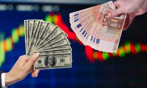Валютный контроль: власти России могут ужесточить наказание за незаконный обмен долларов и евро