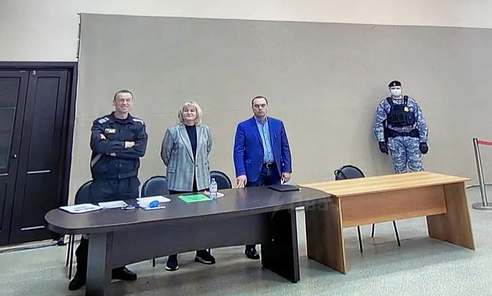 Алексея Навального приговорили к 9 годам строгого режима за мошенничество и оскорбление судьи 