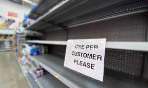 «Это тяжело»: американцы жалуются на резкое подорожание продуктов