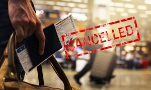 «Боже, я когда-нибудь улечу уже?»: иностранные авиакомпании отменяют рейсы в Россию, тысячи человек не могут вернуться домой