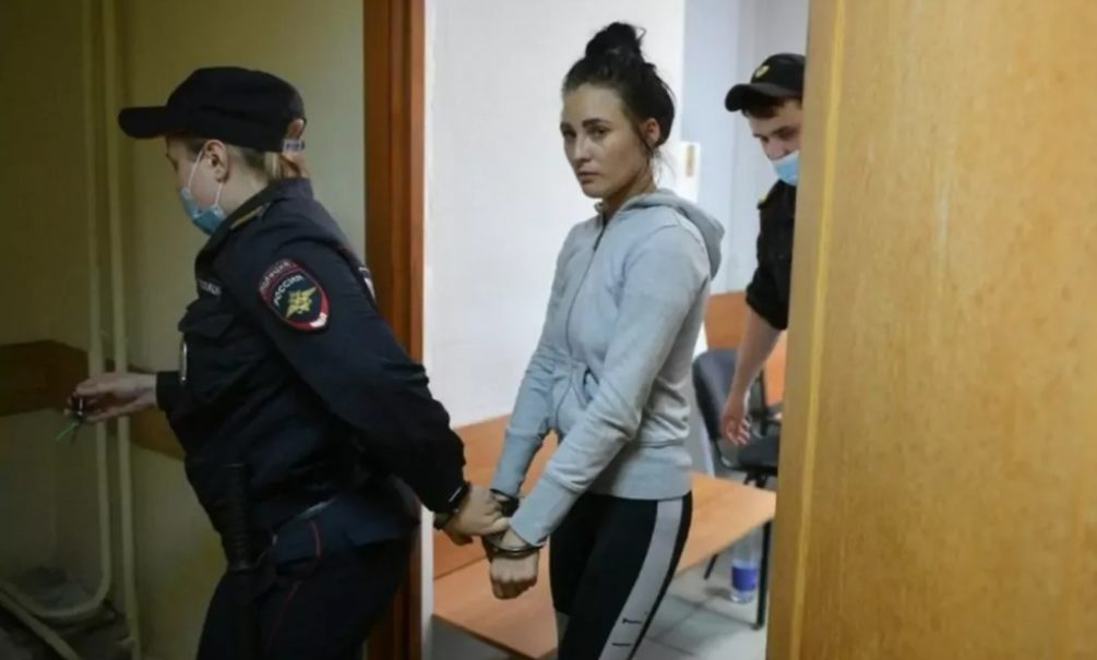 Друзья вступились за “заботливую мать”, которую осудили за сожжение бомжа в Свердловске 