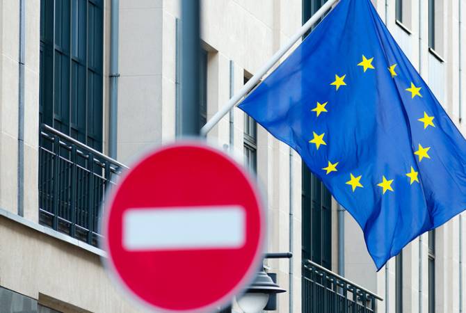 Евросоюз утвердил пятый пакет антироссийских санкций. Что он включает? 