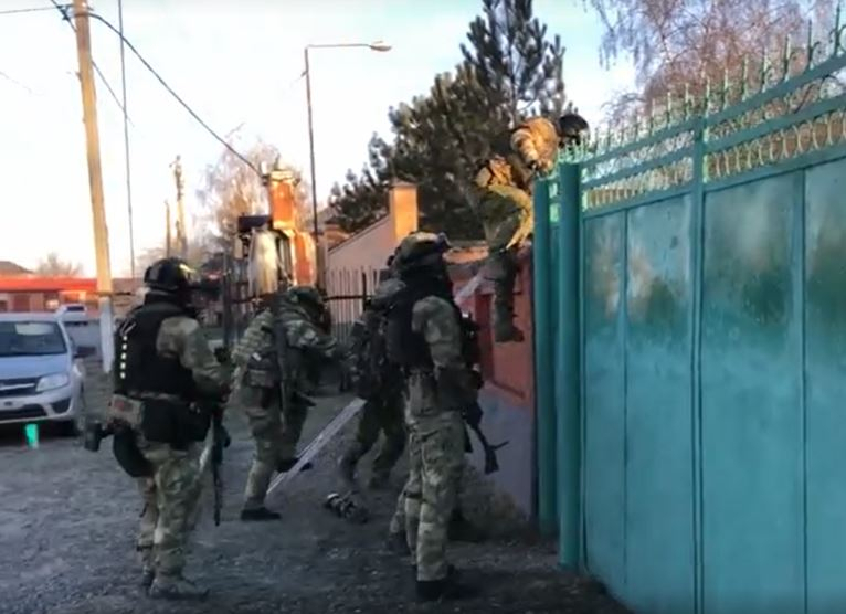 ФСБ задержала жителя Волгограда, пытавшегося стать украинским наемником 