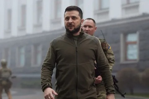 “Я не обсуждаю свои приказы”: Зеленский технично ушел от вопроса об авиаударе по нефтебазе в Белгороде