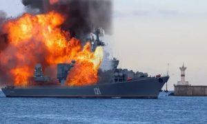 В результате пожара на флагмане Черноморского флота крейсере «Москва» сдетонировал боеприпас