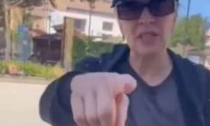 В Испании украинка набросилась на русскую девушку с матом и кулаками