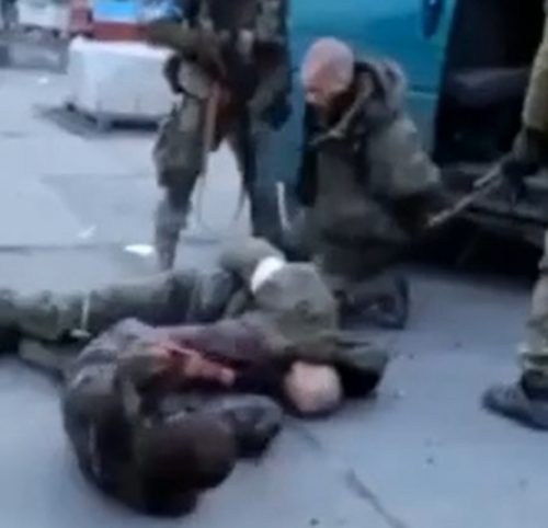 Выжигают свастики и выкалывают глаза: кто на Украине пытал и убивал пленных российских военных