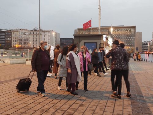 «Лишние рты здесь не нужны»: как и чем сейчас живут россияне, уехавшие в Турцию после начала спецоперации на Украине