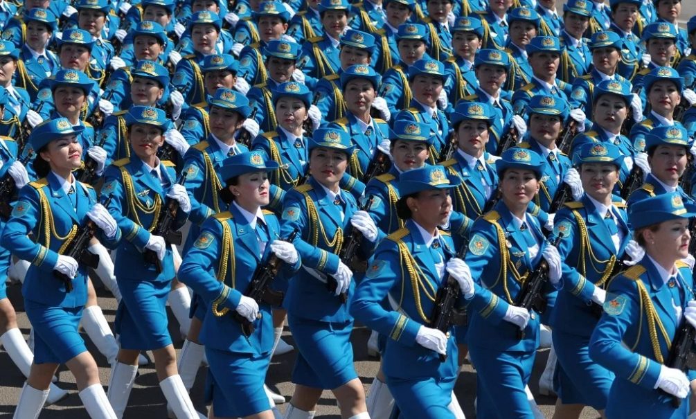Власти Казахстана отменили военный парад на День Победы 
