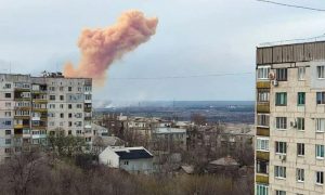 Рыжее облако двигается к Северодонецку: боевики ВСУ взорвали резервуар с азотной кислотой