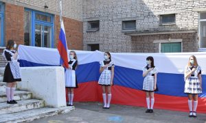 «Не должно быть формализма»: российские школьники еженедельно будут петь гимн страны