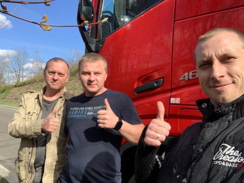 «Разрезали колеса, вымазали стекла»: стало известно о случаях нападения на российских дальнобойщиков за рубежом