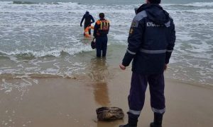 В Анапе во время купания с матерью в море умерла девочка