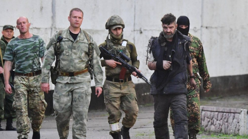 Офицер ДНР назвал причину сдачи «азовцев»* в плен