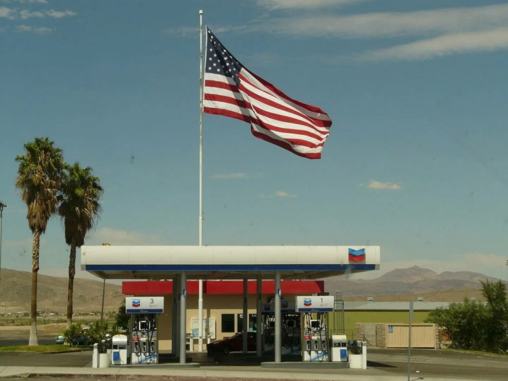 Цена бензина в США побила исторический рекорд