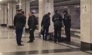 Девушка погибла в столичном метро, засмотревшись в смартфон