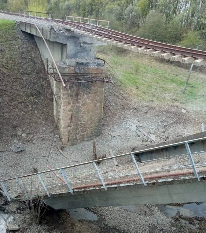 Курский губернатор опубликовал фото ж/д моста, на котором сегодня произошла диверсия