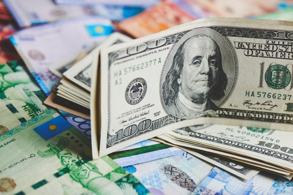 Доллар падает: сгорят ли накопления россиян на черный день и доходы бюджета, рассчитанные по более высокому курсу