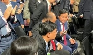 Китайская делегация покинула зал после выступления Зеленского в Давосе