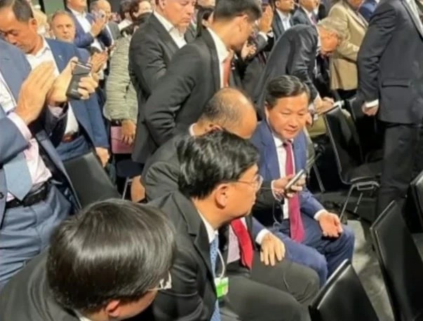 Китайская делегация покинула зал после выступления Зеленского в Давосе