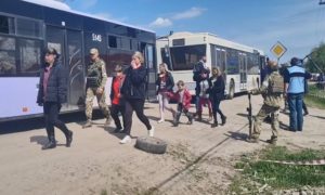 Освобожденная сотрудница “Азовстали” рассказала о засевшем в бункере комбината генерале НАТО