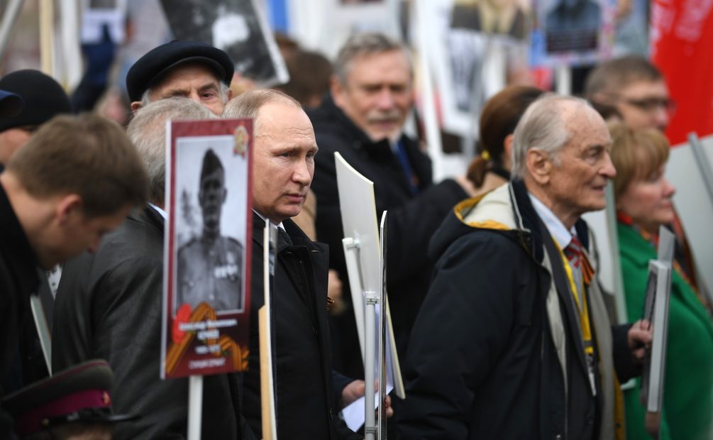 Фото путина в бессмертном полку