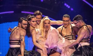 «Лапали за ягодицы, пытались поцеловать»: на «Евровидении-2022» разгорелся громкий секс-скандал