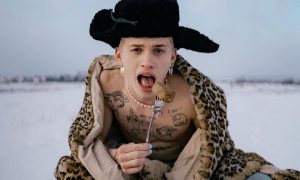 Когда лишили заработка в Интернете: сбежавший из России Даня Милохин выступил на свадьбе в Казахстане