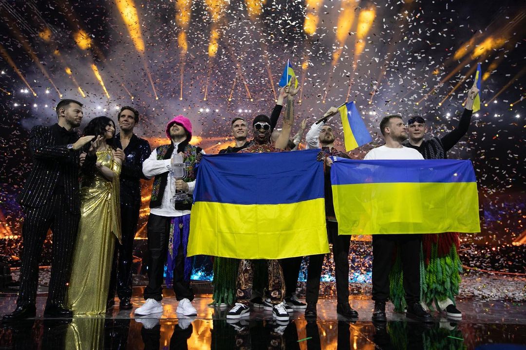 Украинская группа Kalush Orchestra нарушила главное правило «Евровидения», но победила в конкурсе