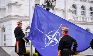 «НАТО пытается накинуть удавку нам на шею»: поляки требуют расширения сил альянса у российских границ