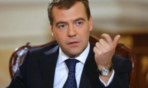 Небритый парень продолжит клянчить деньги: Медведев заявил, что Зеленский не пойдет на подписание мирного договора