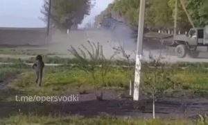 До слез: 8-летний Леша из белгородского села встречает и провожает военных, чтобы они не чувствовали себя одинокими