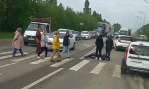 В Краснодаре заблокировали Ростовское шоссе из-за отключения электричества: мужчине переехали ногу