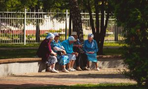 «Чтоб не выбирали между пачкой творога и лекарствами»: россиянам пообещали индексацию пенсий