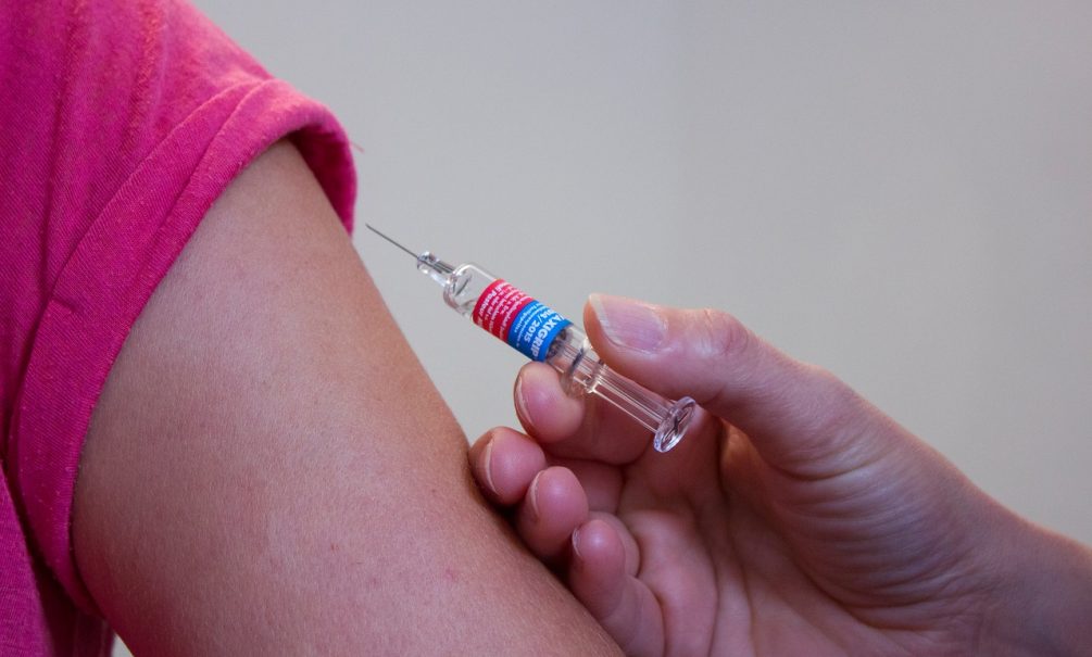 Смольный провалил весеннюю вакцинацию детей от COVID-19 