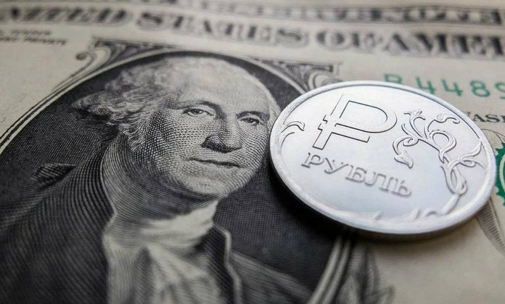 ЦБ предупредил об опасности возвращения рубля к прежнему курсу 
