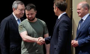 «Устали от Украины»: Макрон, Шольц и Драги отказали Зеленскому в поставках оружия