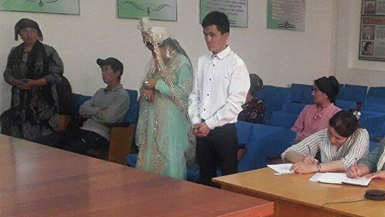 В Узбекистане поймали жениха, ударившего невесту на свадьбе: стали известны подробности скандала 