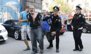 “Людей хватают прямо на улице”: Киев идет на отчаянные меры, чтобы восполнить потери ВСУ