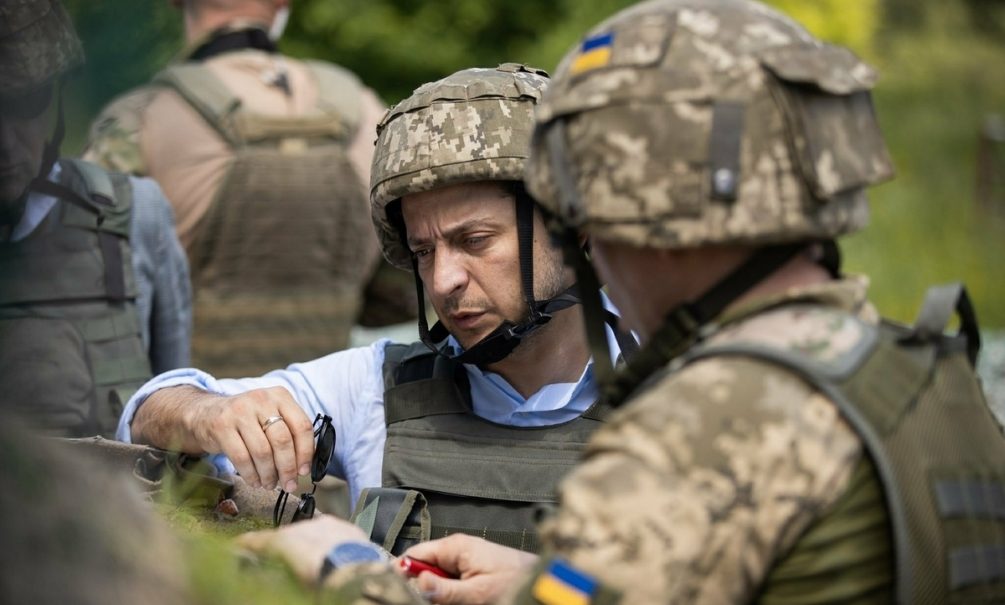 Очередная афера Зеленского: Киев снимает солдат с воинского учета перед отправкой на фронт 