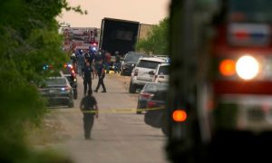 Полный грузовик трупов: губернатор Техаса назвал Джо Байдена виновником гибели 46 мигрантов