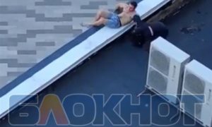 Полуголый мужчина устроил драку с полицией на крыше Дома архитектора в Воронеже