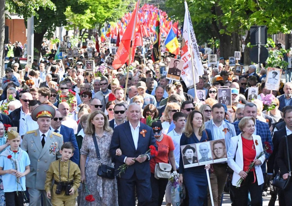 Другу Путина верят больше: в Молдавии уровень доверия Санду падает, а рейтинг Додона растет