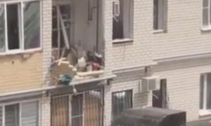 Опубликованы видео с места взрыва в многоквартирном доме в Ставрополе
