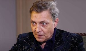 Правительство Петербурга решило помочь заработать русофобу Невзорову* на рекламе в метро