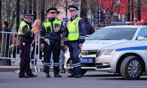 Таинственный Mercedes: в Петербурге обнаружили автомобиль с арсеналом «оружия» и госномерами Украины