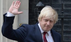 Покинет ли Джонсон свой пост? Секс-скандал в Британии вызвал череду отставок в правительстве